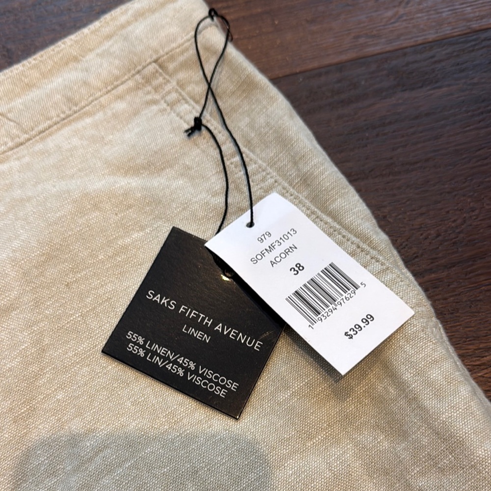 Saks Fifth Avenue NWT Tan Bermudas Lightweight Shorts in Linen/Viscose blend. - Picture 3 of 7